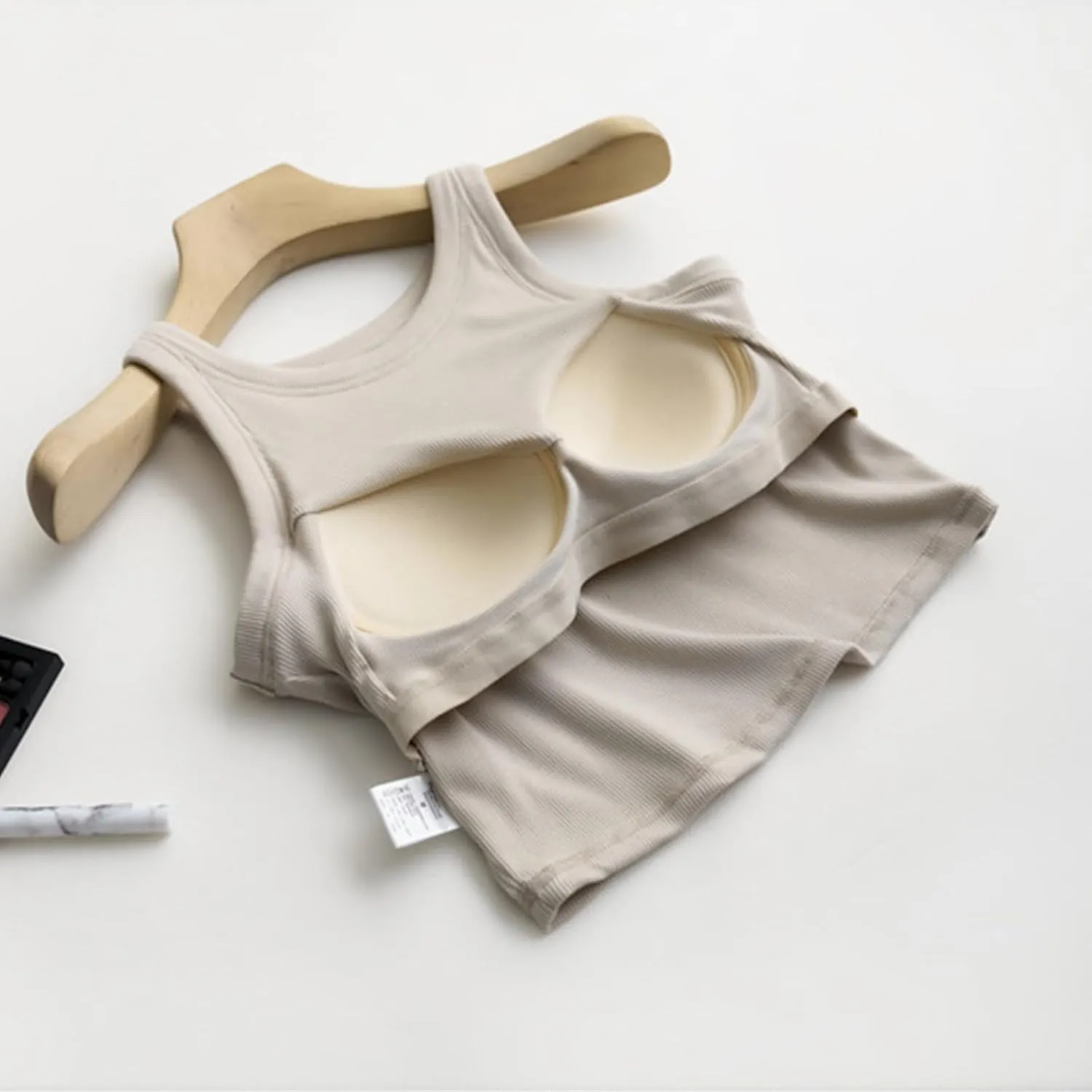 Camisole Tops for Women Built in Bra Spaghetti Strap Workout Yoga Shirts Basic Padded Tank Tops 2025 Summer Clothes