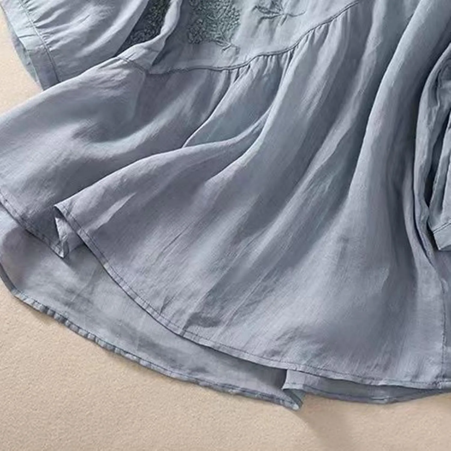 Women's Short Sleeve Linen Shirt Casual V Neck Fashion T Shirts Floral Print Loose Fit Summer Tshirts